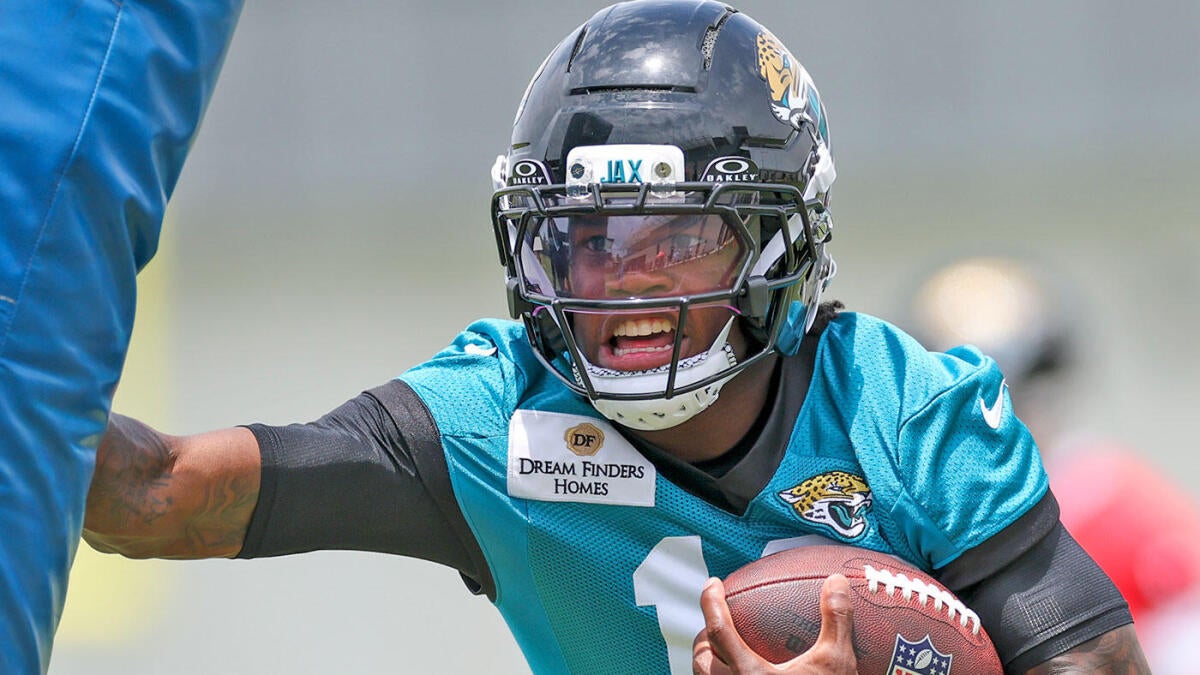 https://sportshub.cbsistatic.com/i/r/2025/07/01/46d22c13-1a0c-42fe-8f00-1dcb0f8ef585/thumbnail/1200x675/fcd7fc8bb0b3d3547efe4e33e42558d1/getty-travis-hunter-jaguars.jpg