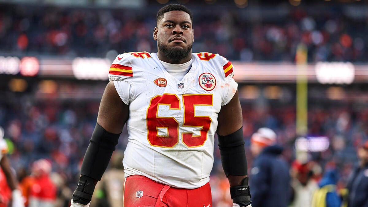 Agent's Take: What it will take for Chiefs to retain star guard Trey Smith for the foreseeable future - CBSSports.com