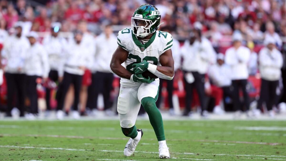 Jets' Breece Hall shuts down rebuilding talk: 'We're trying to win now' Jets' Breece Hall shuts down rebuilding talk: 'We're trying to win now'