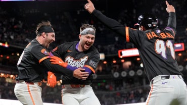 giants-celebrate-getty.png