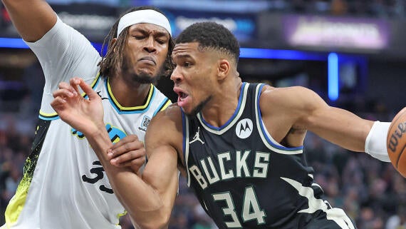 getty-myles-turner-giannis-antetokounmpo.jpg