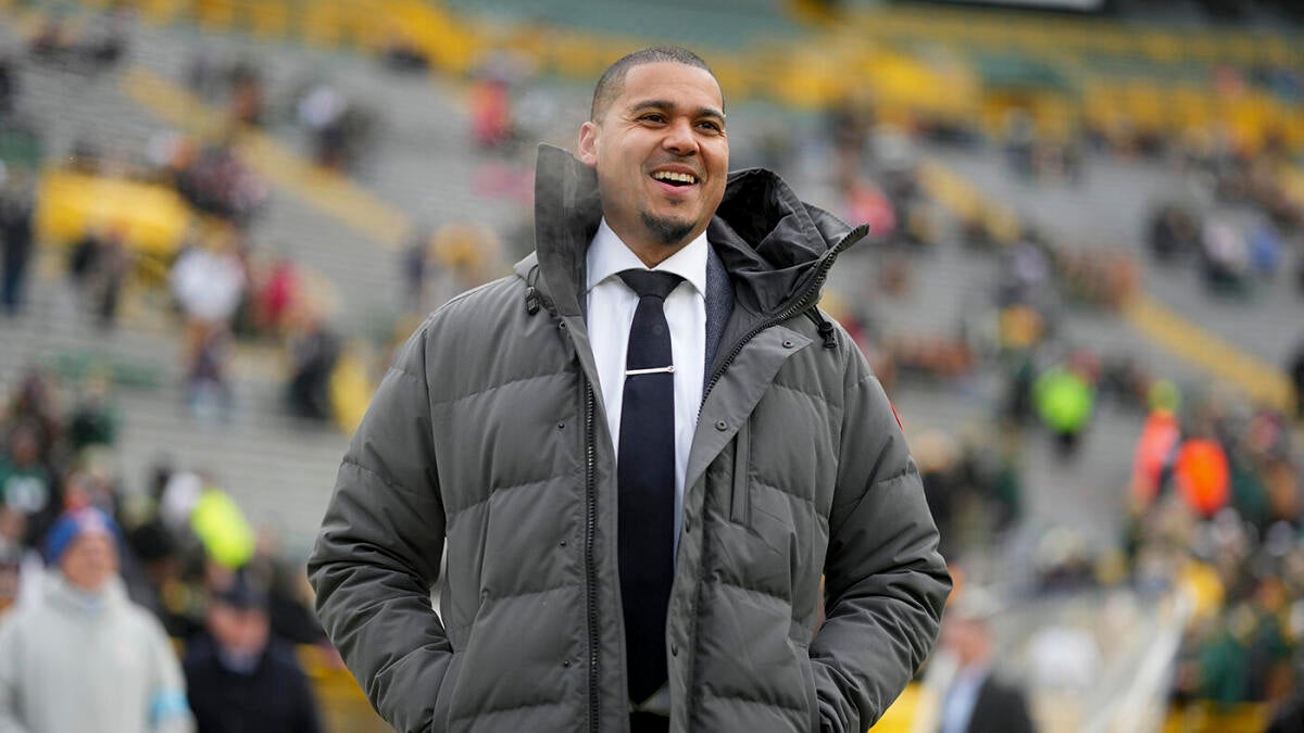 Bears extend GM Ryan Poles, showing confidence in young front office executive despite overall losing record Bears extend GM Ryan Poles, showing confidence in young front office executive despite overall losing record