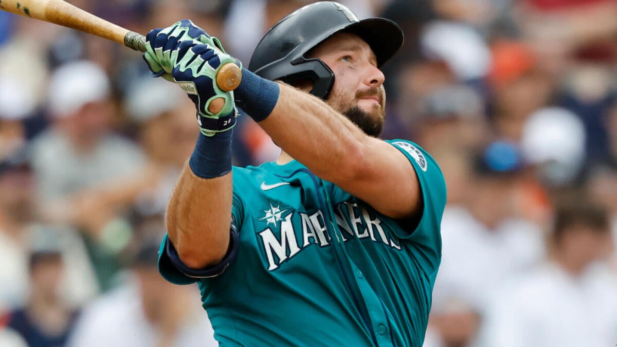 https://sportshub.cbsistatic.com/i/r/2025/07/14/077fb9ae-cb7d-4bb1-8a42-7c004daa0b57/thumbnail/1200x675/6403f06e7b0c10bf8fa256bfb7ca04cd/cal-raleigh.jpg