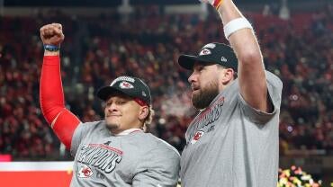 patrick-mahomes-kelce.jpg