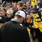 rory-mcilroy-signing-open-portrush-g.jpg