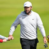 scottie-scheffler-portrush-fans-g.jpg