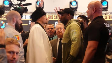 usyk-dubois-2-presser.jpg