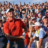 rory-mcilroy-watching-r3-open-g.jpg