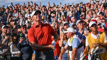 rory-mcilroy-watching-r3-open-g.jpg