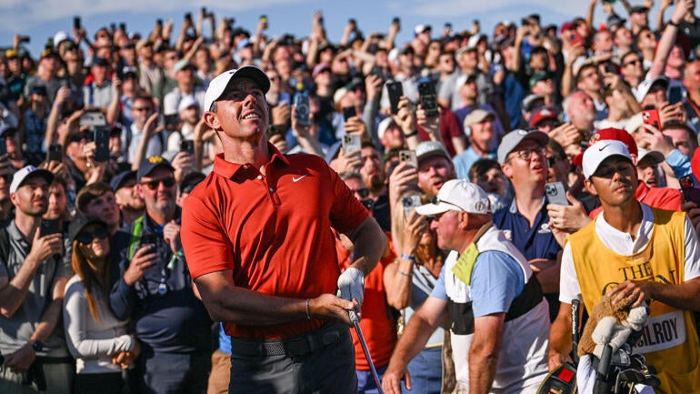 rory-mcilroy-watching-r3-open-g.jpg