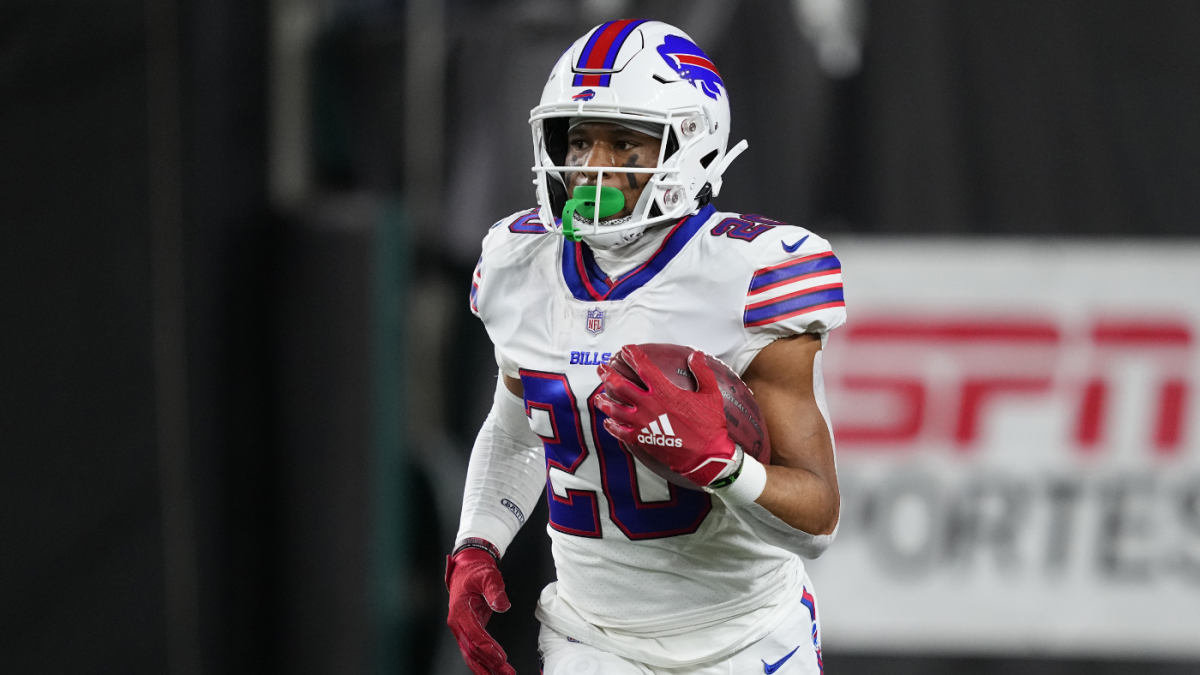 Nyheim Hines reportedly signs with Chargers after missing two seasons due to jet ski accident Nyheim Hines reportedly signs with Chargers after missing two seasons due to jet ski accident