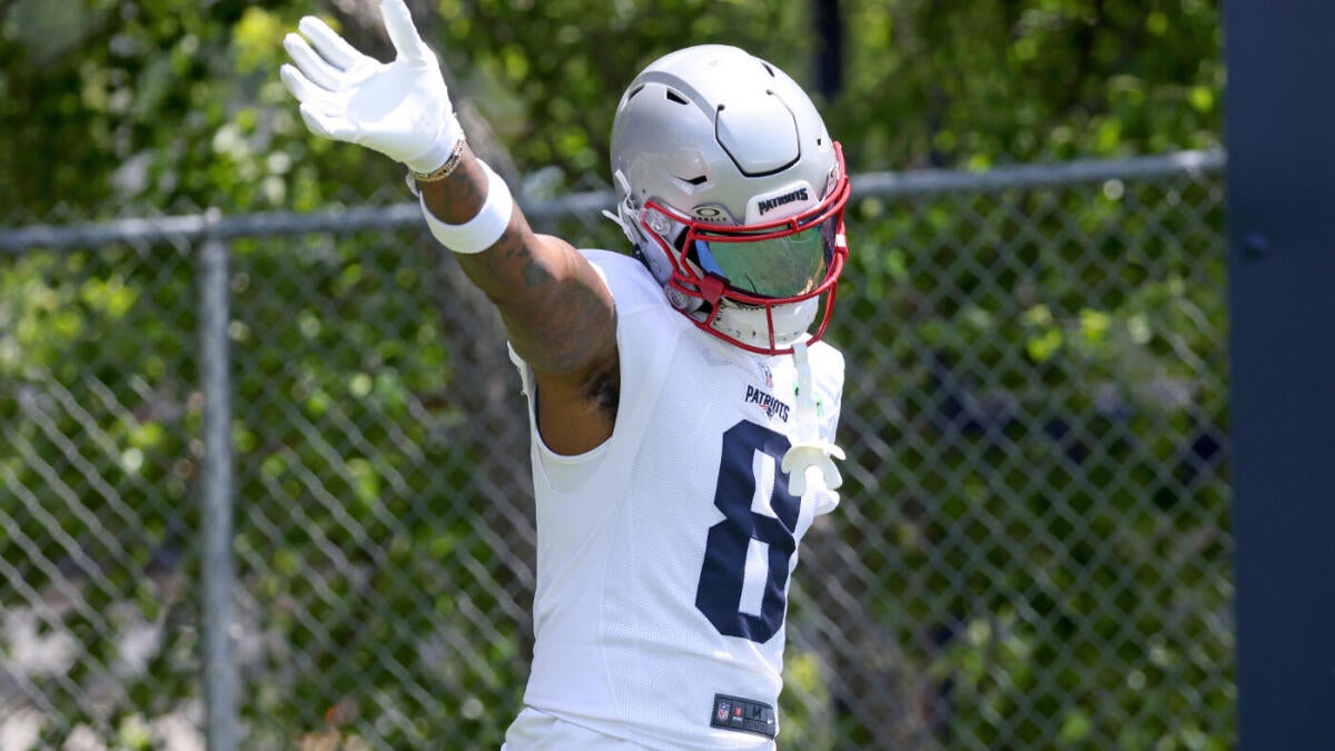 New England Patriots wide receiver Stefon Diggs cleared to return to practice, per report New England Patriots wide receiver Stefon Diggs cleared to return to practice, per report