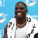 tyreek-hill-presser.jpg