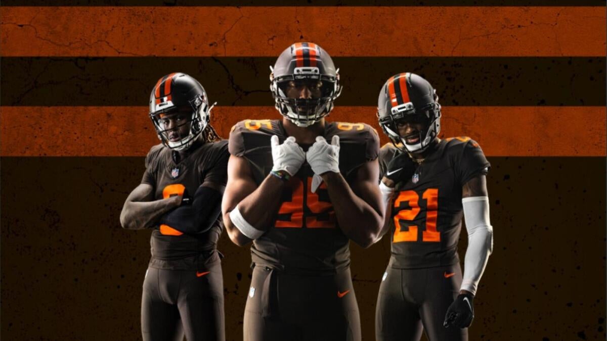 LOOK: Browns unveil new alternate helmet that completes head-to-toe all-brown uniform LOOK: Browns unveil new alternate helmet that completes head-to-toe all-brown uniform