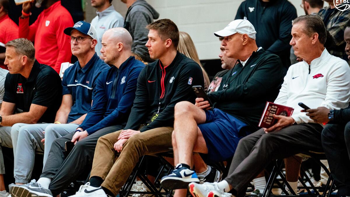 Lack of talent in 2026 class creates unique recruiting and roster-building strategy for colleges Lack of talent in 2026 class creates unique recruiting and roster-building strategy for colleges