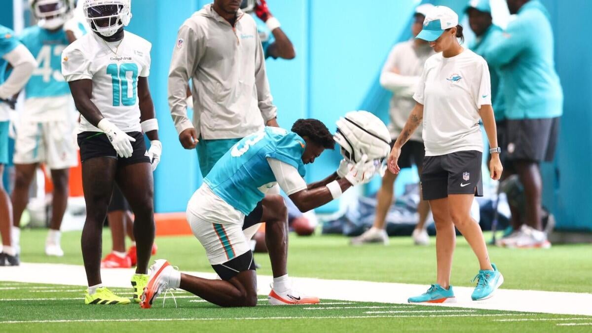Dolphins cornerback, former first-round pick Artie Burns feared to have torn ACL, per report Dolphins cornerback, former first-round pick Artie Burns feared to have torn ACL, per report