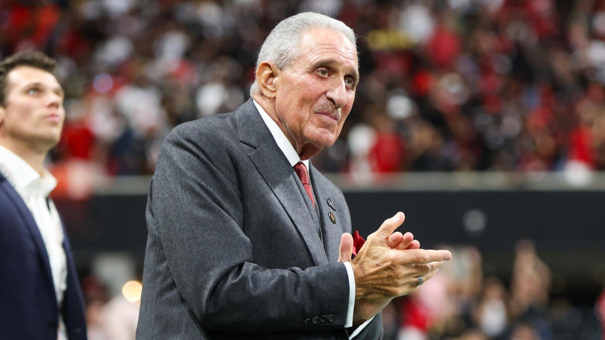 Falcons owner Arthur Blank issues vote of confidence in staff, roster after seventh straight losing season Falcons owner Arthur Blank issues vote of confidence in staff, roster after seventh straight losing season