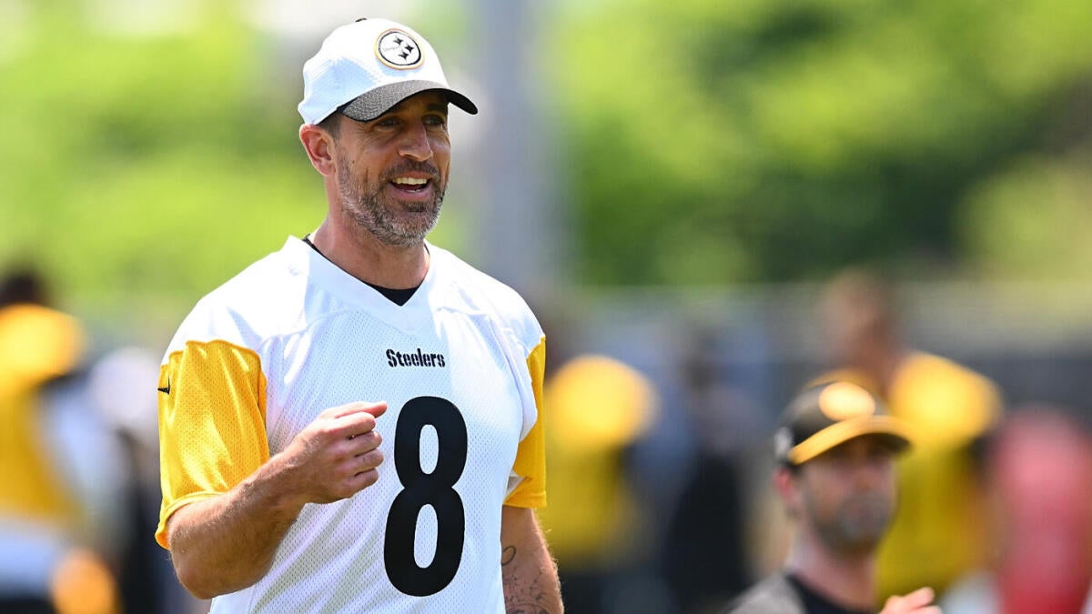 Aaron Rodgers fires back at Terry Bradshaw over Steelers legend's criticism, says he 'doesn't know me' Aaron Rodgers fires back at Terry Bradshaw over Steelers legend's criticism, says he 'doesn't know me'