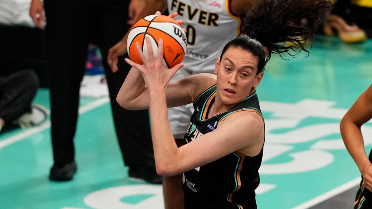 https://sportshub.cbsistatic.com/i/r/2025/07/27/a4f7ae48-0872-4d01-93ad-5fc5059d4a12/thumbnail/1200x675/e9fd7086a133f163193f0fbb0b3502ba/breanna-stewart.jpg