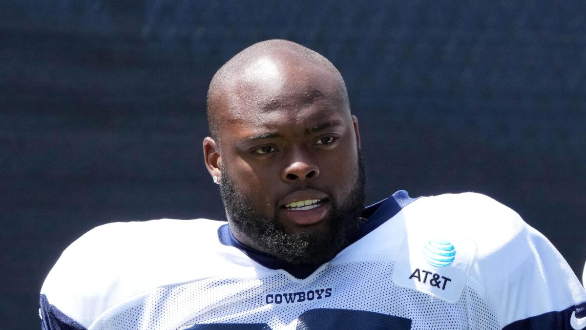 Cowboys' guard Robert Jones breaks bone in neck, reportedly will miss multiple months