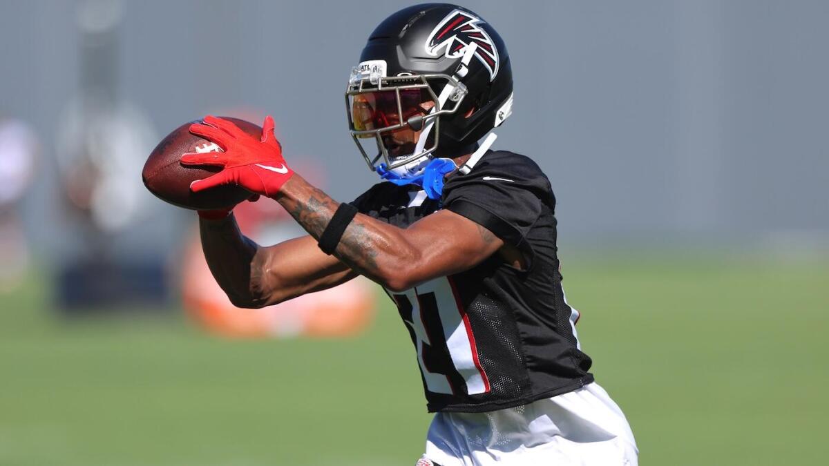 James Pearce stars at Falcons practice: Rookie is center of attention on defense and in fights James Pearce stars at Falcons practice: Rookie is center of attention on defense and in fights