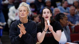 Sophie Cunningham: Caitlin Clark Critics 'Dumb As F ---' para negar Fever Star se enfrenta a WNBA