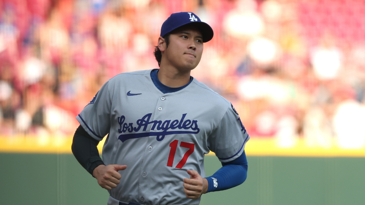 Shohei Ohtani injury update: Dodgers ace leaves start early with cramps, stays in as DH to bat - CBSSports.com