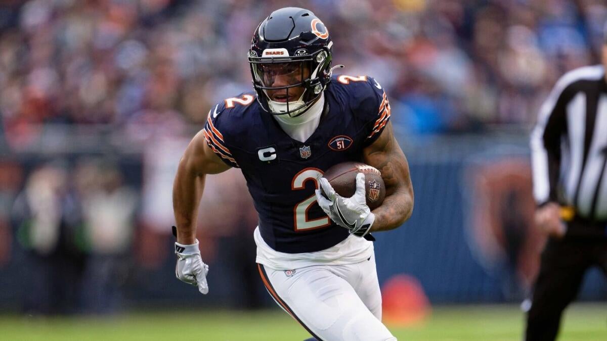 https://sportshub.cbsistatic.com/i/r/2025/08/03/a2abc94f-7cb3-47e1-8ccf-1be0b4b28de9/thumbnail/1200x675/bfde6f113808e6450ccf29a82fa94810/dj-moore-bears-imagn.jpg