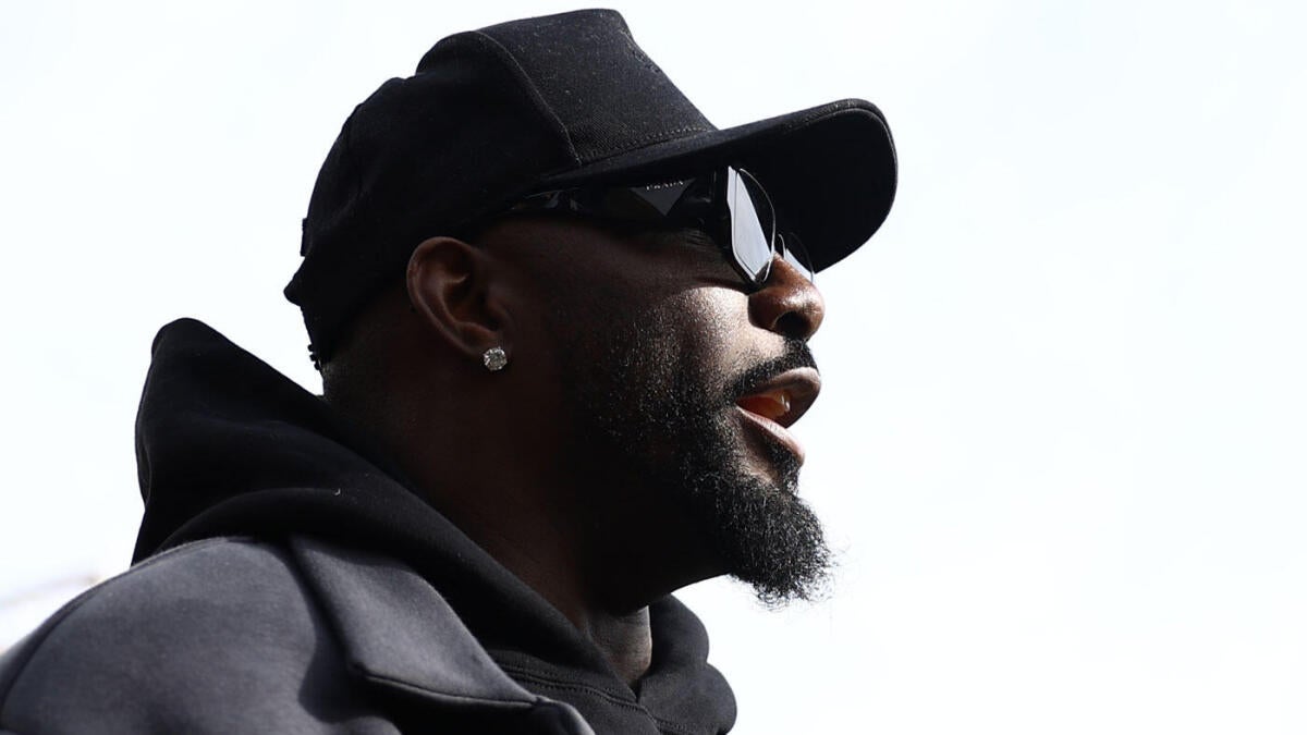 https://sportshub.cbsistatic.com/i/r/2025/08/04/a33832ad-5774-4cff-8b0f-114da55fbafd/thumbnail/1200x675/aa55c205af237863ae27d98dd40fd250/dez-bryant.jpg
