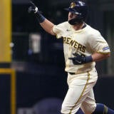 andrew-vaughn-milwaukee-brewers-usatsi.jpg