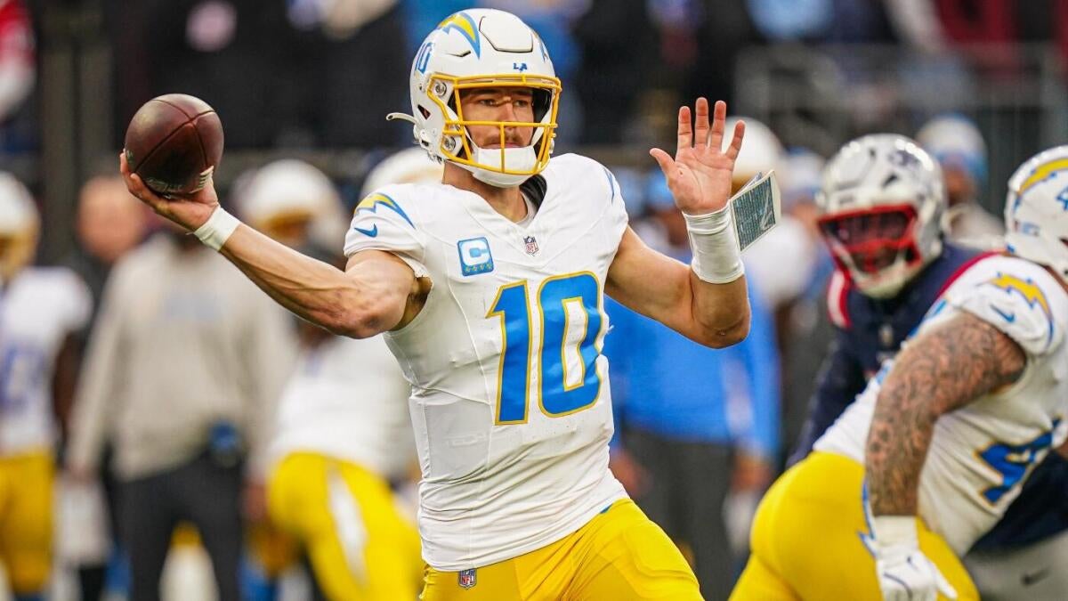 https://sportshub.cbsistatic.com/i/r/2025/08/05/a8fcb8ad-2886-4938-a246-06df3b800c38/thumbnail/1200x675/f8f8391ca18870e0785900f051152542/justin-herbert-chargers-imagn-1.jpg