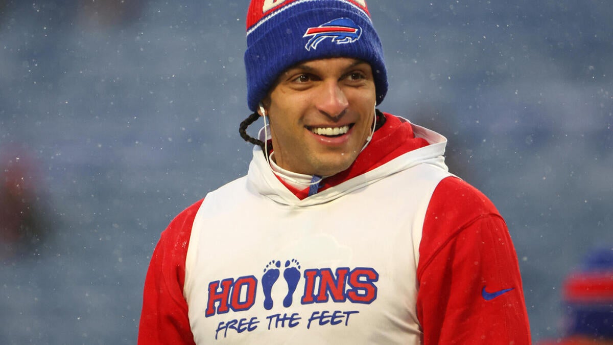 Patriots receiver Mack Hollins explains why he goes barefoot: 'Your feet  will be your root' on the field - CBS Sports