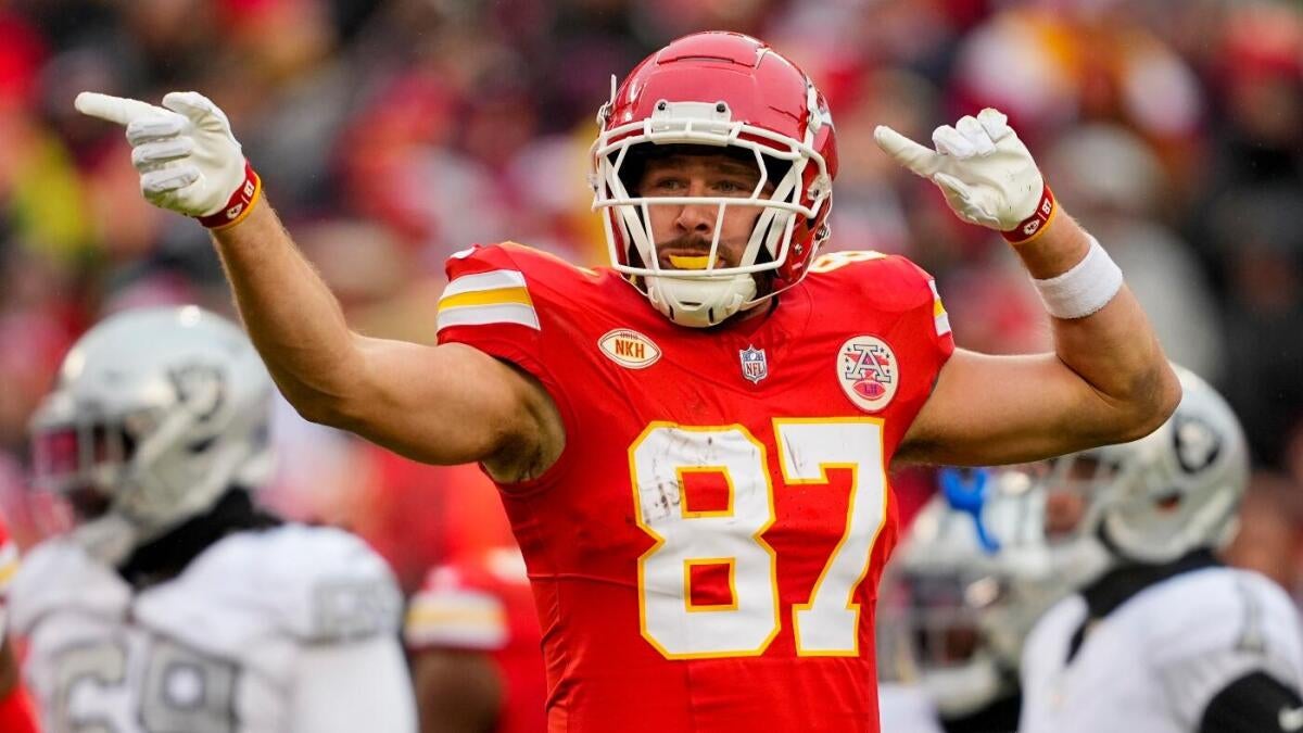 https://sportshub.cbsistatic.com/i/r/2025/08/05/feb797cb-9e8b-464a-8aab-c51c446cca27/thumbnail/1200x675/4d669101a1559ad550e40e0cfca274c7/travis-kelce.jpg