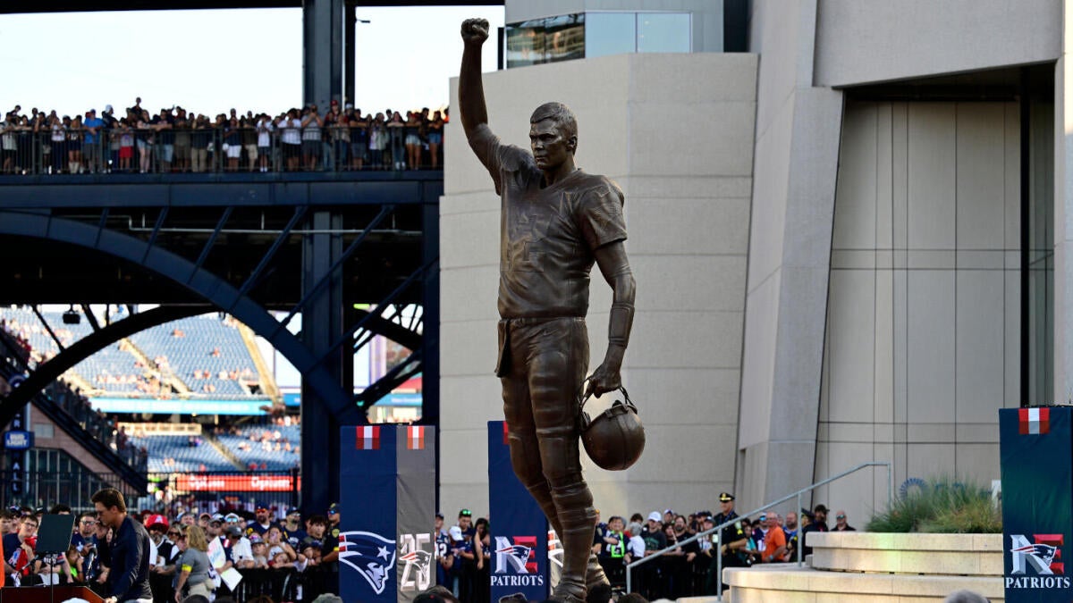 https://sportshub.cbsistatic.com/i/r/2025/08/08/6488692e-1cb3-4f5f-93a8-7043886a753d/thumbnail/1200x675/8453e238f75b823d3b299c894ae23cf7/tom-brady-statue-getty.jpg