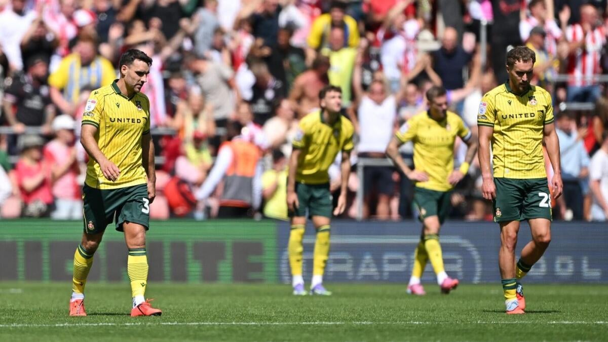 Wrexham's rude welcoming to the Championship: Hard lessons arrive in dramatic, painful loss at Southampton