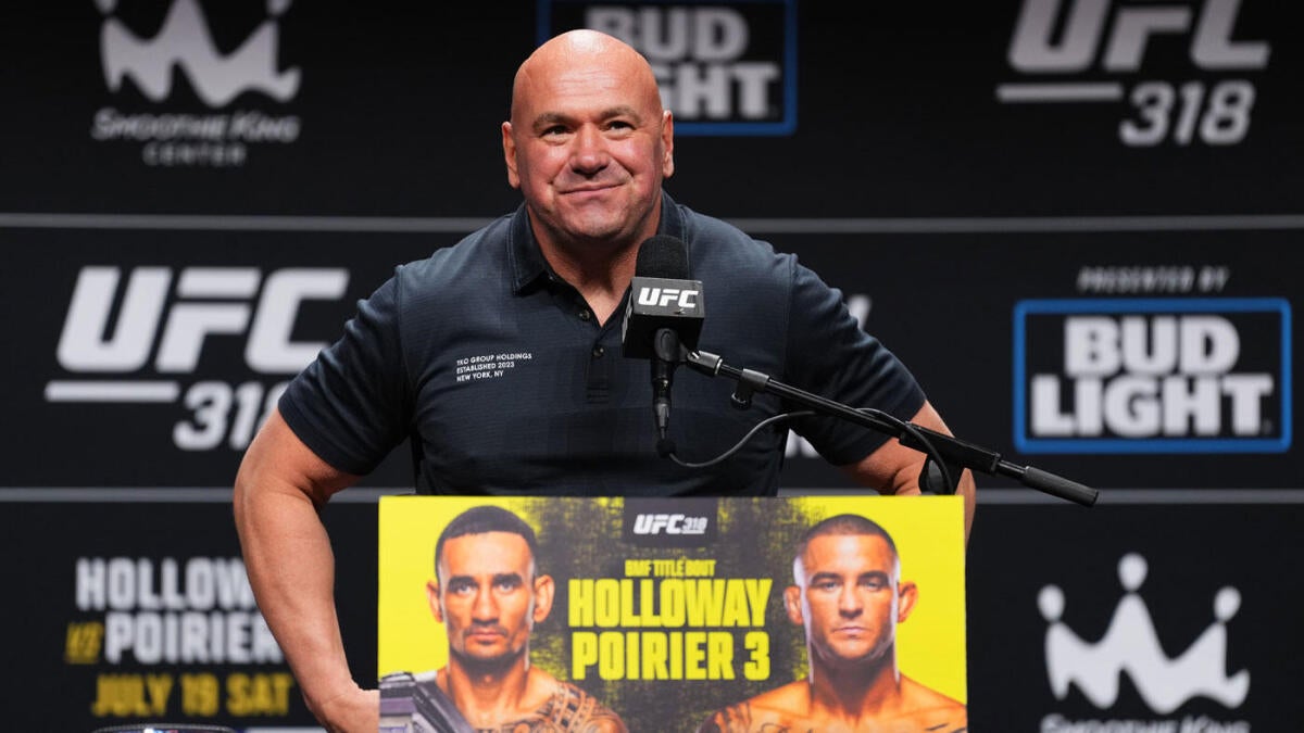 https://sportshub.cbsistatic.com/i/r/2025/08/11/7fa55827-7174-4f6a-8bac-d325b91dc094/thumbnail/1200x675/5fd66bac2316411007a76f583ab1bed3/dana-white-pose.jpg
