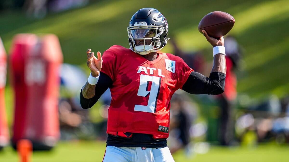 https://sportshub.cbsistatic.com/i/r/2025/08/13/aa6443a9-05af-4170-82b9-a0566b61dda3/thumbnail/1200x675/13705f4db7bf2e21453d76363c706376/penix.jpg