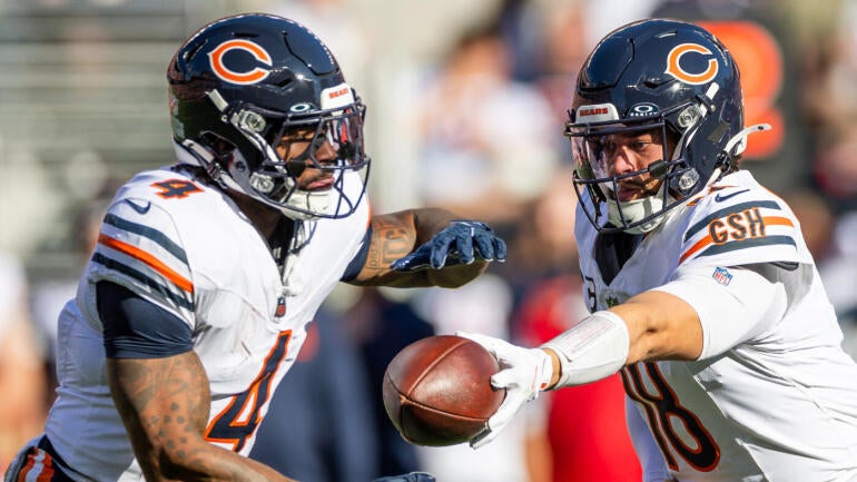 chicago-bears-handoff.jpg