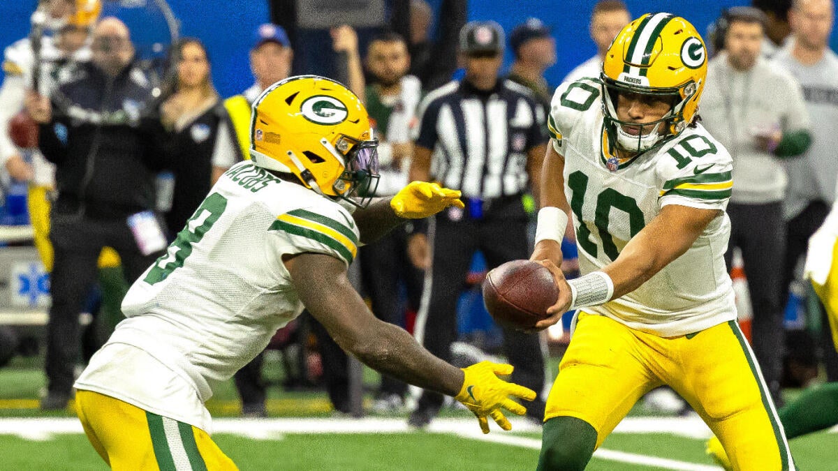 https://sportshub.cbsistatic.com/i/r/2025/08/14/3a51f541-0f88-437d-8575-cfd45bdad97e/thumbnail/1200x675/5487261d6769a97940951a06f3347d20/gb-packers-handoff.jpg