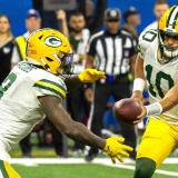 gb-packers-handoff.jpg