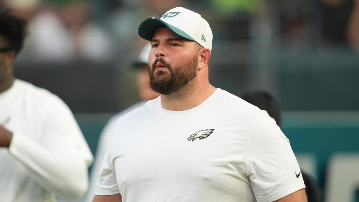 WATCH: Landon Dickerson provides post-practice beers to Eagles, Browns offensive linemen - CBSSports.com