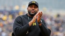 Sherone Moore 서스펜션 : 어떤 게임 미시간 코치 NCAA Hands