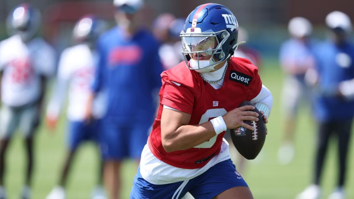 https://sportshub.cbsistatic.com/i/r/2025/08/16/5ac5a4d6-94ee-425e-b92b-f3d132dd27a8/thumbnail/1200x675/e8bf1a30990beb4f01a917bdde87b162/jaxson-dart-cbs.jpg