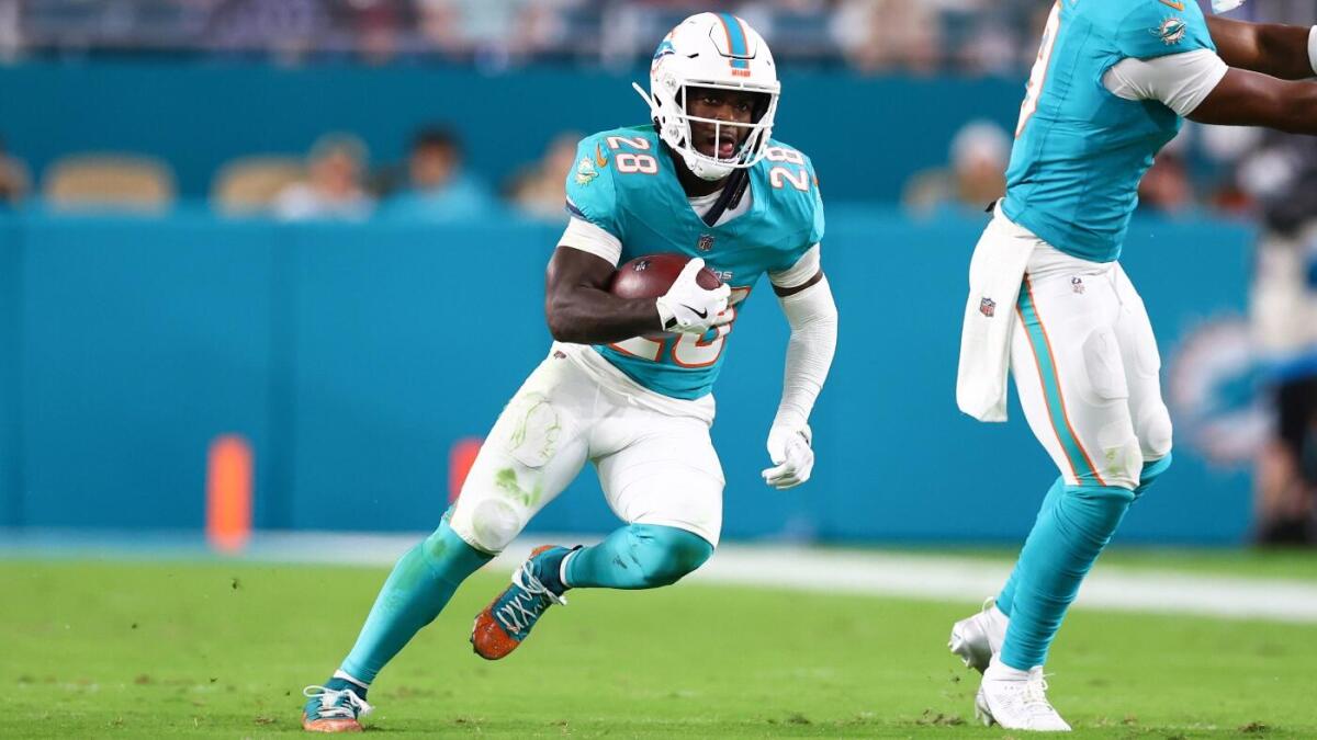 De'Von Achane injury update: Dolphins RB sidelined with calf issue, expected to miss at least one week - CBSSports.com