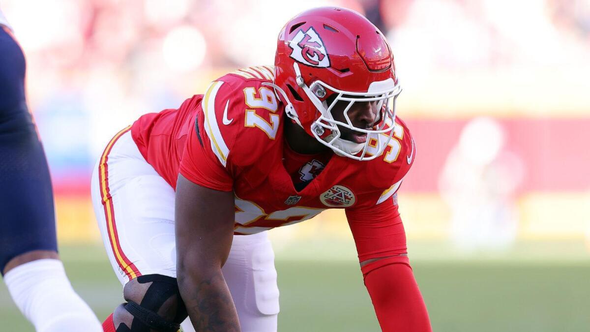 https://sportshub.cbsistatic.com/i/r/2025/08/18/740a882a-64e0-47ad-ae54-a9c0f0d6273f/thumbnail/1200x675/98db6bfeaa357ebf5e377c26d2cb2f6b/felix-nudike-uzomah.jpg