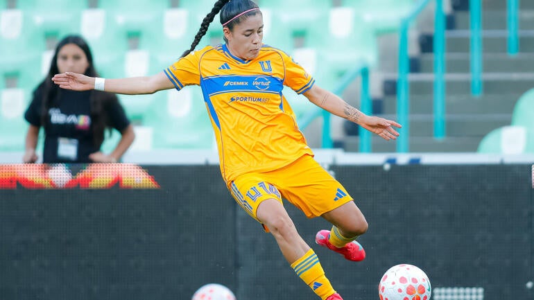 Santos Laguna v Tigres UANL - Liga MX Femenil 2025