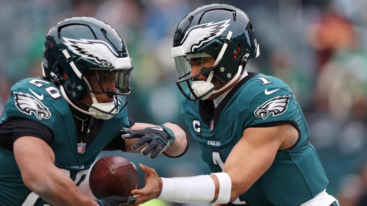 https://sportshub.cbsistatic.com/i/r/2025/08/19/56815640-2eee-4540-ac57-b823a31d203c/thumbnail/1200x675/133ac6d5c2b8d5a8517930f4ef502716/jalen-hurts-saquon-barkley-eagles-cbs-imagn.jpg