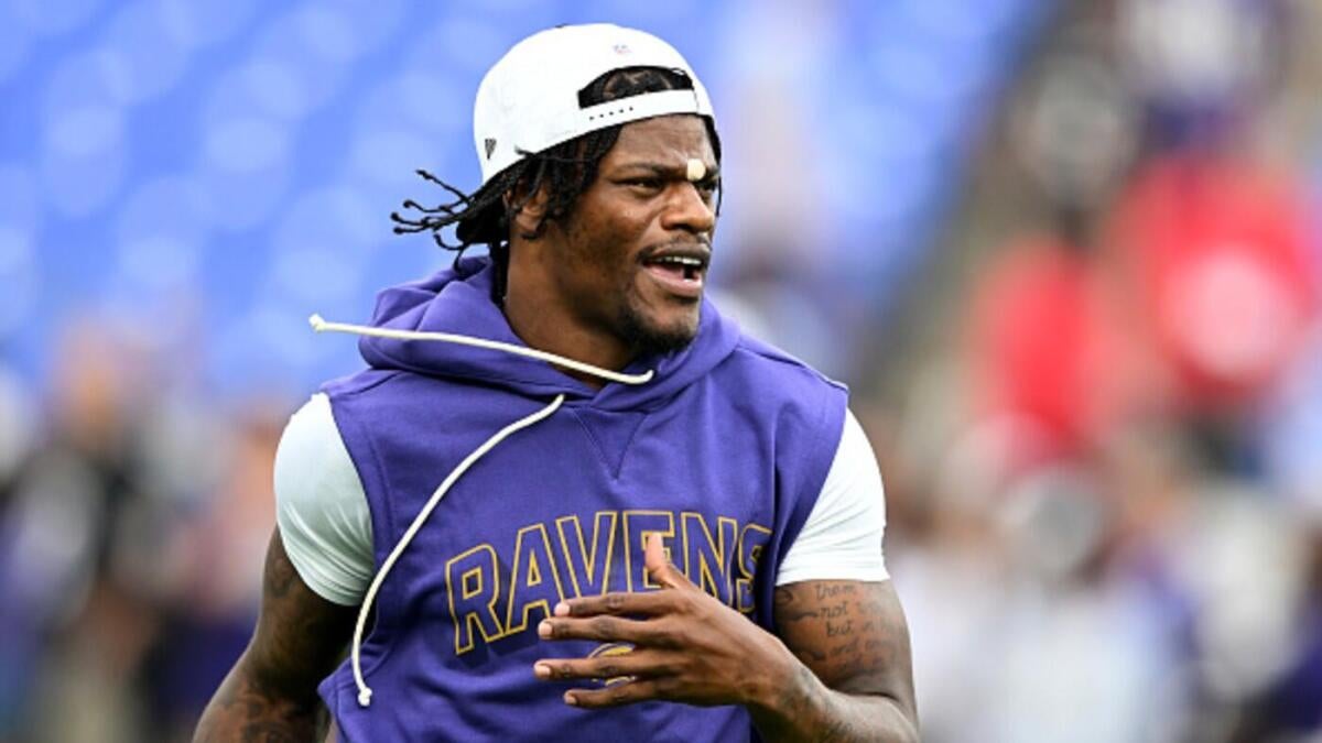 Lamar Jackson injury: Ravens star quarterback OK after scare during practice, team says - CBSSports.com