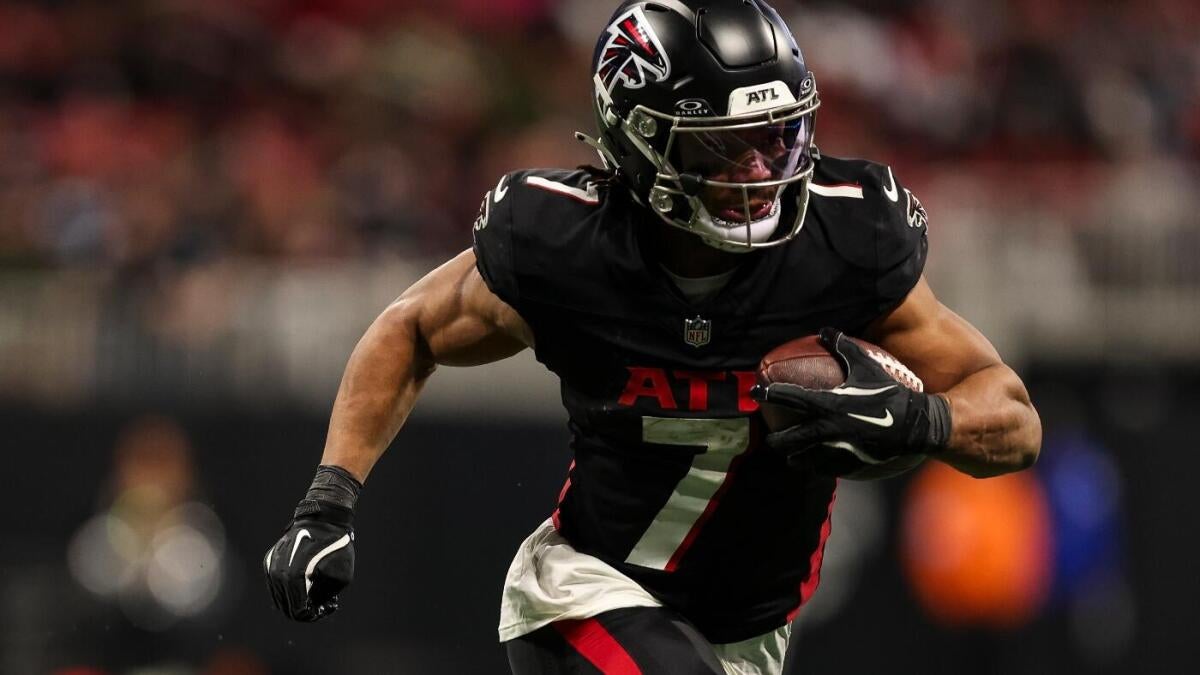 https://sportshub.cbsistatic.com/i/r/2025/08/20/3fb04668-3749-4ca0-a0e9-21326dfaba23/thumbnail/1200x675/c7a5e197ae1e8ee425aead6ecfeb089d/bijan-robinson-falcons-getty-images.jpg