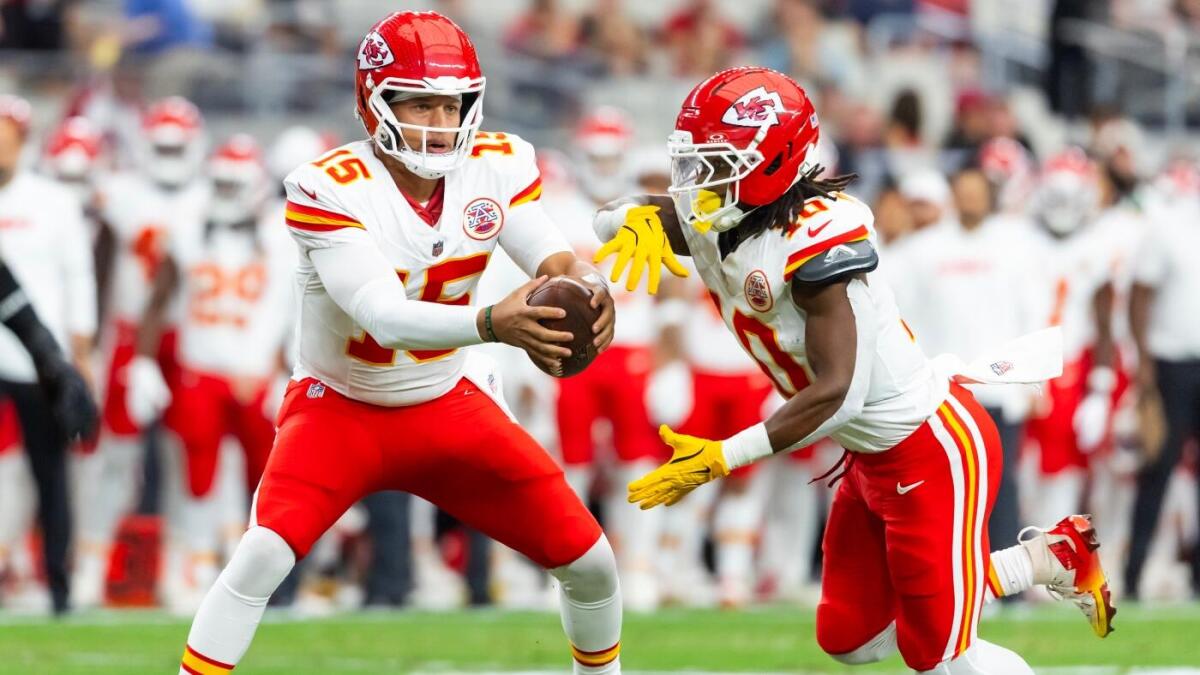 https://sportshub.cbsistatic.com/i/r/2025/08/22/dca02349-0f31-43cf-91c6-27dac9219f7f/thumbnail/1200x675/a8f9bd9d40f3277900f2b0a80eab059e/patrick-mahomes-cbs.jpg